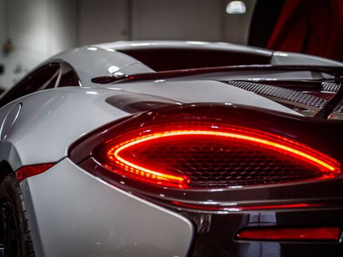 Used 2018 McLaren 570S Spider image 39