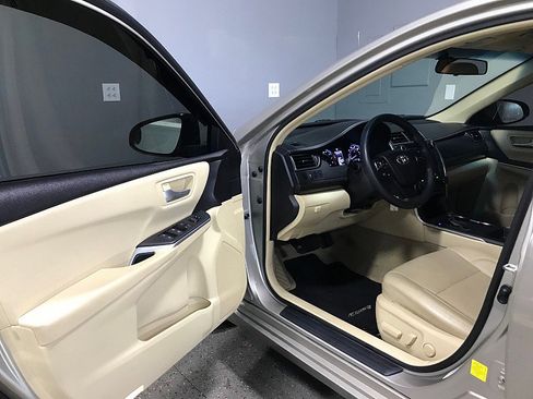 Used 2016 Toyota Camry LE image 9