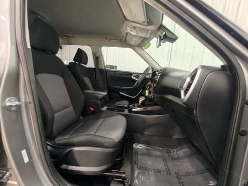 Used 2025 Kia Soul LX w/ LX Technology Package FWD image 18