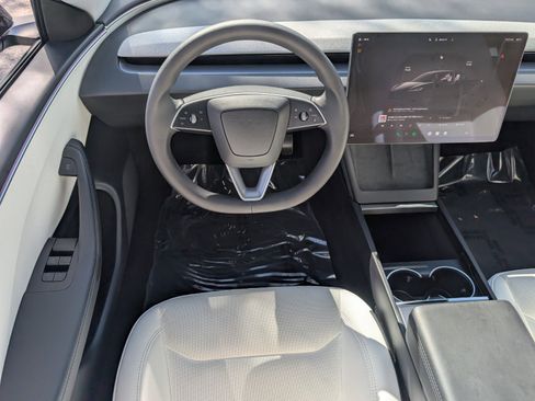 Used 2025 Tesla Model 3 image 13
