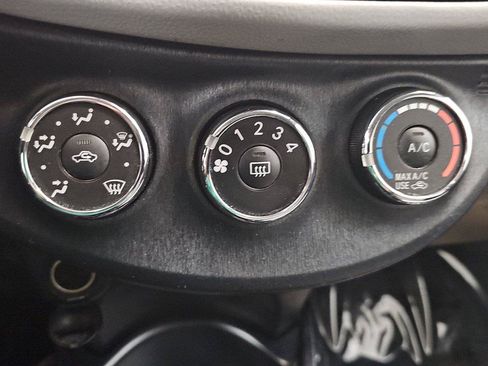 Used 2014 Toyota Yaris LE FWD image 18