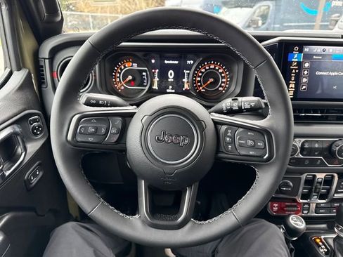 Used 2025 Jeep Wrangler Unlimited Rubicon w/ Safety Group image 21