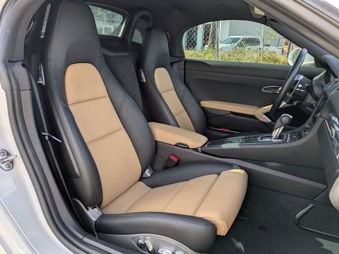 Used 2021 Porsche 718 Boxster image 16