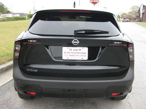 Used 2025 Nissan Kicks SV image 6