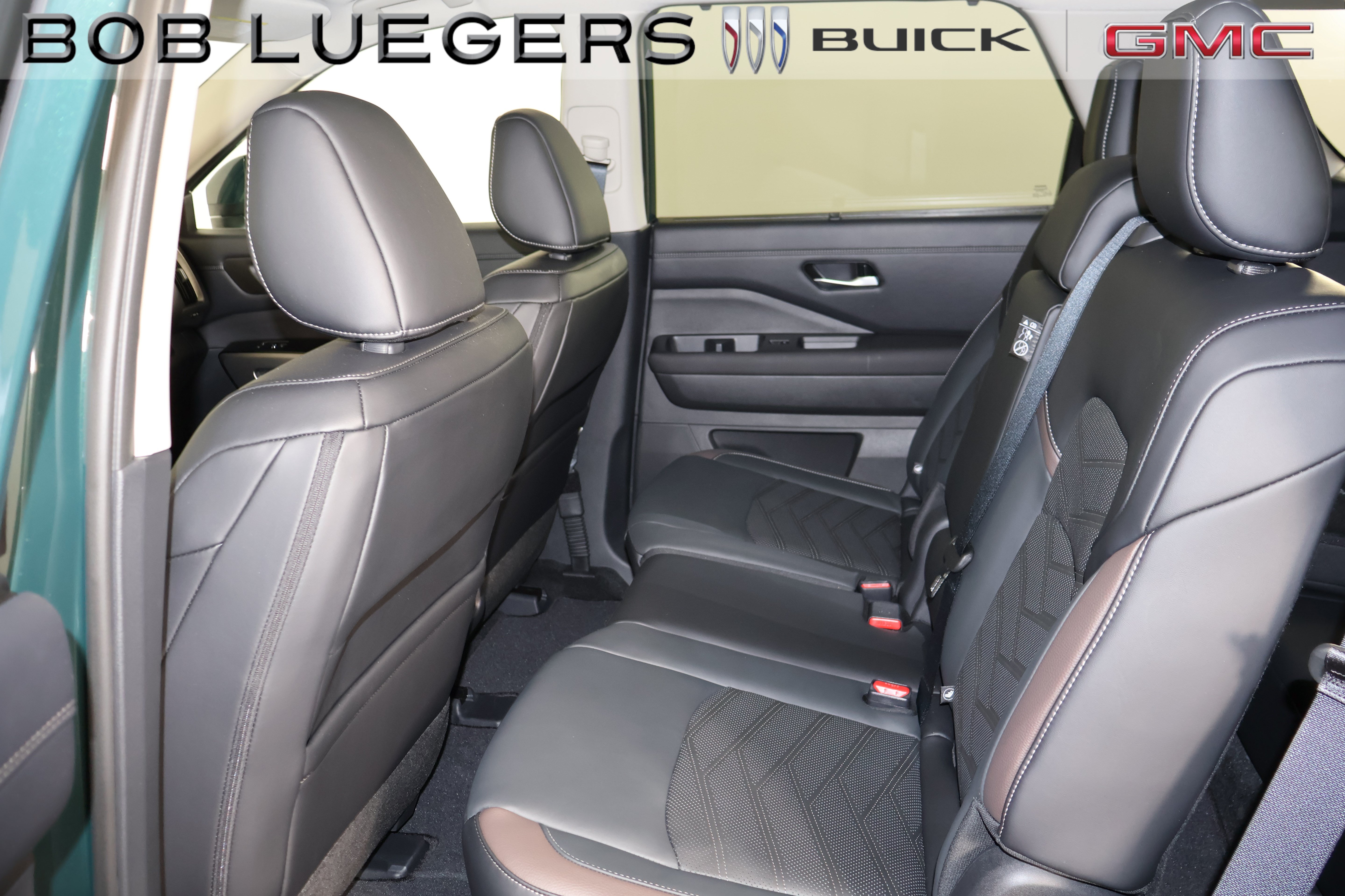 Used 2025 Nissan Pathfinder Platinum FWD image 10