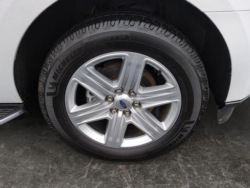 Used 2020 Ford Expedition XLT w/ Equipment Group 202A AWD/4WD image 9