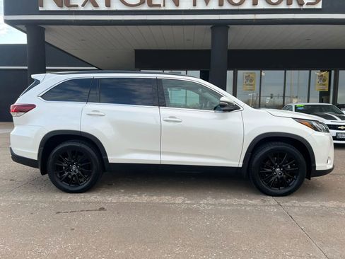 Used 2019 Toyota Highlander SE image 10