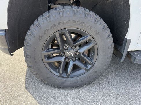 Used 2020 Chevrolet Silverado 1500 LT Trail Boss image 15