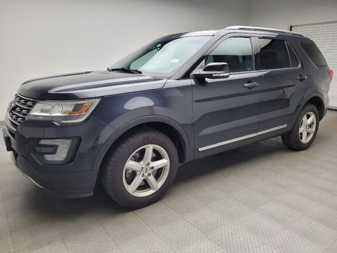 Used 2017 Ford Explorer XLT w/ Equipment Group 202A AWD/4WD image 2