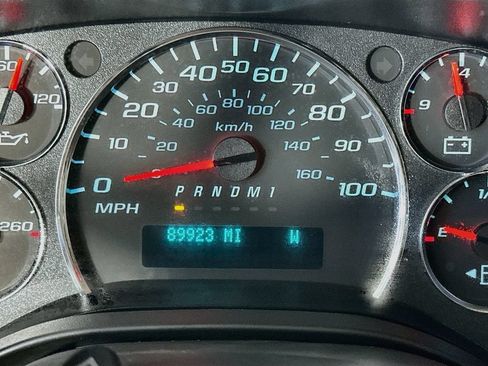 Used 2023 Chevrolet Express 2500 w/ Driver Convenience Package RWD image 15