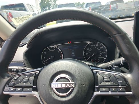 Used 2024 Nissan Altima 2.5 SR w/ SR Premium Package FWD image 13
