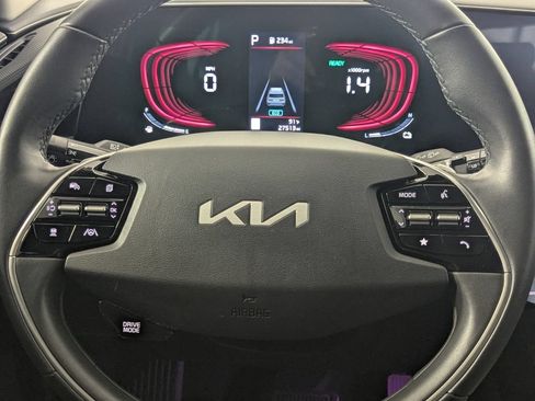 Used 2024 Kia Niro EX FWD image 16