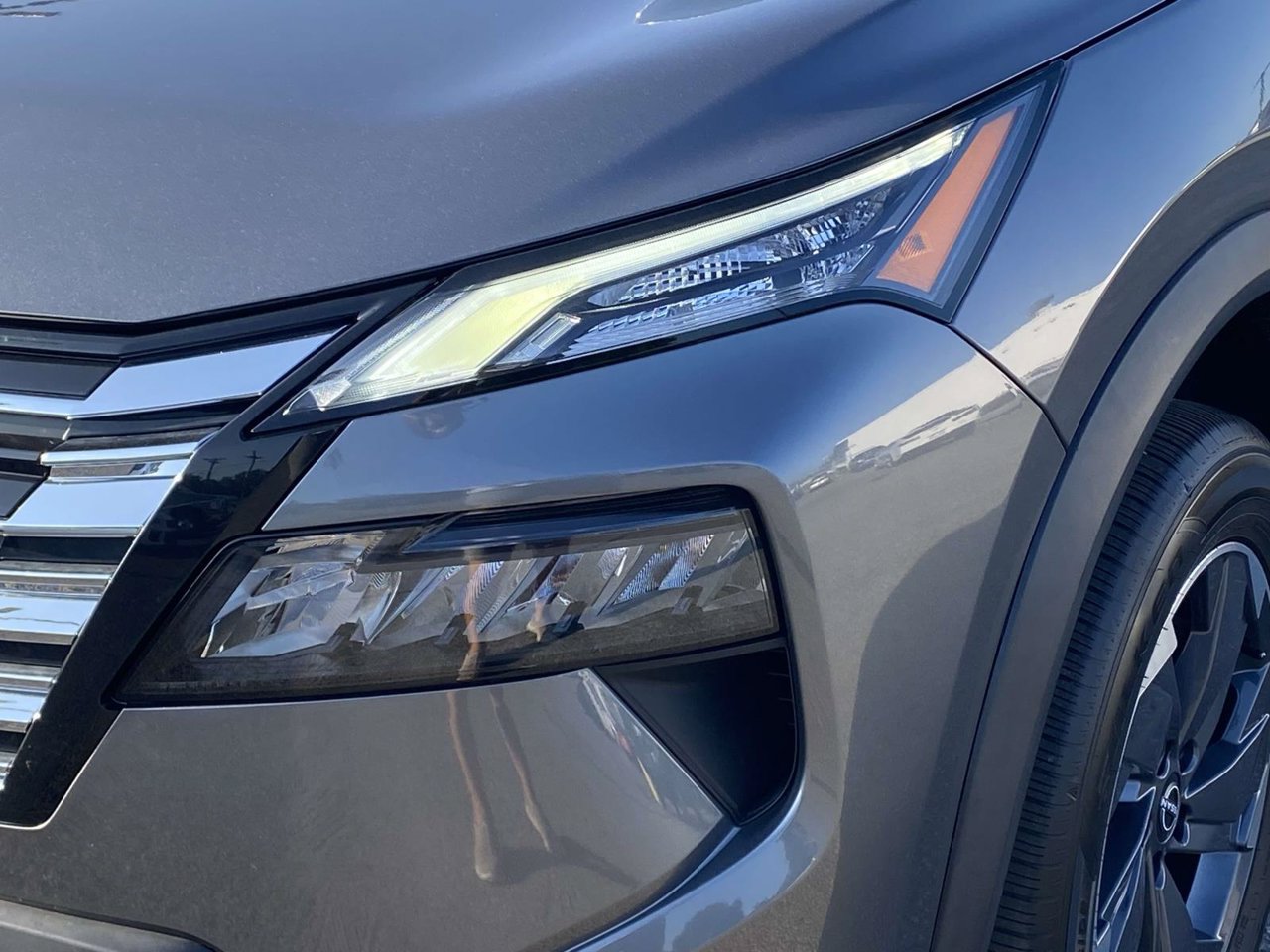 Used 2025 Nissan Rogue SV FWD image 4