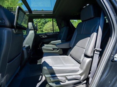 Used 2021 Chevrolet Tahoe RST w/ Luxury Package AWD/4WD image 19