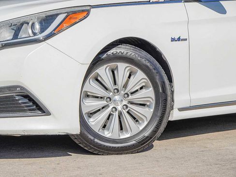 Used 2017 Hyundai Sonata SE image 2