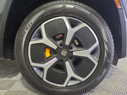 Used 2024 Rivian R1S Adventure AWD/4WD image 11