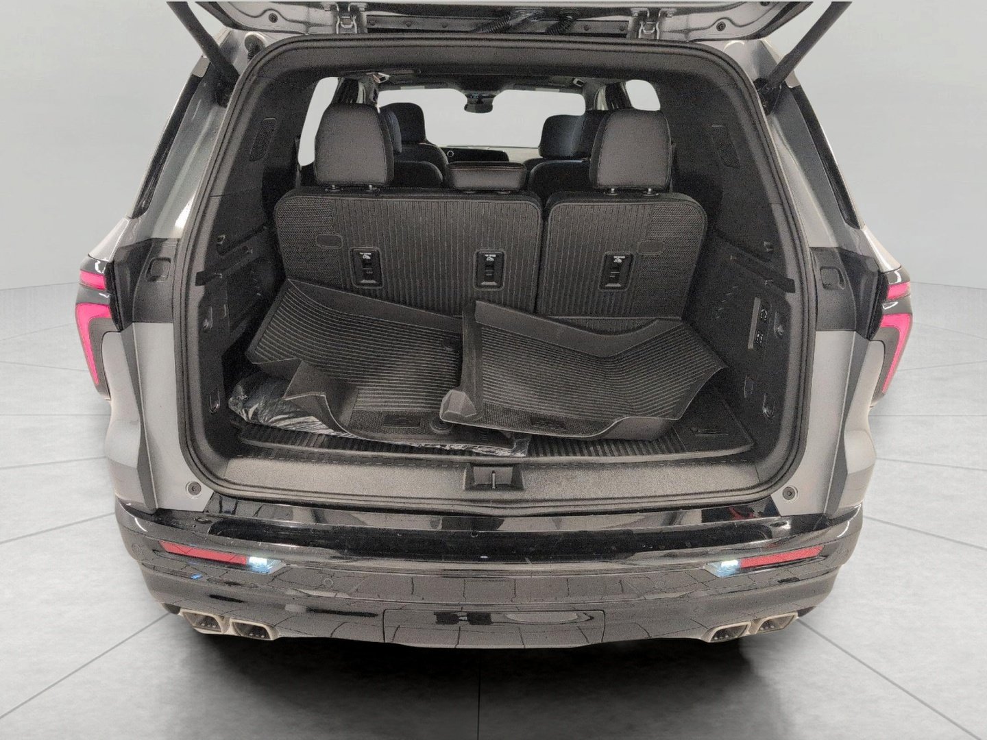Used 2026 Chevrolet Traverse High Country w/ LPO, Floor Liner Package AWD/4WD image 15