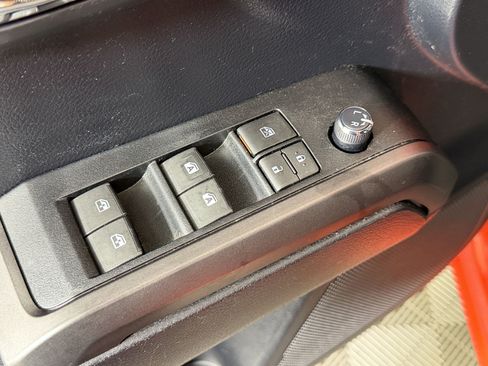 Used 2018 Toyota Tacoma TRD Off-Road AWD/4WD image 13