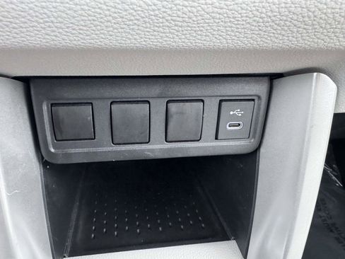 Used 2024 Toyota Corolla Cross L image 33