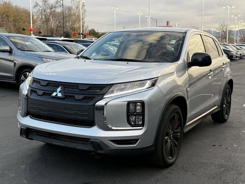 Used 2021 Mitsubishi Outlander Sport LE image 3