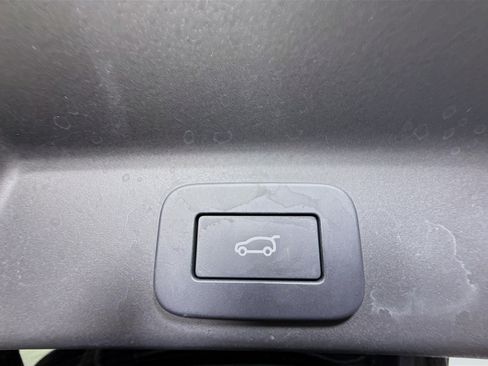 Used 2025 Jaguar F-PACE R-Dynamic S image 41