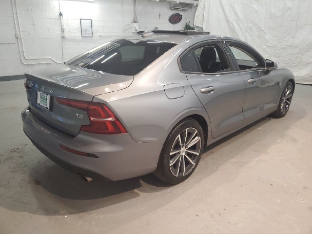 Used 2021 Volvo S60 T5 Momentum w/ Climate Package FWD image 7