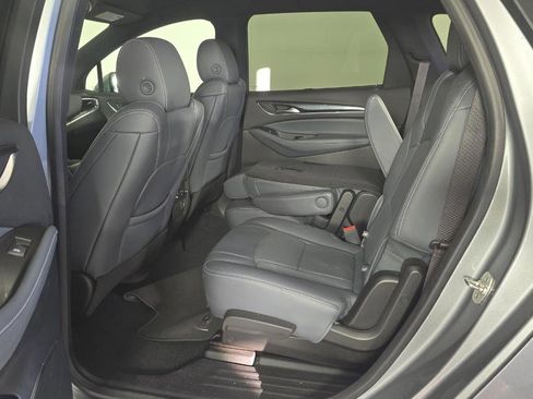 Used 2024 Buick Enclave Premium image 9