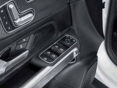 Used 2021 Mercedes-Benz GLB 250 4MATIC w/ Premium Package image 43