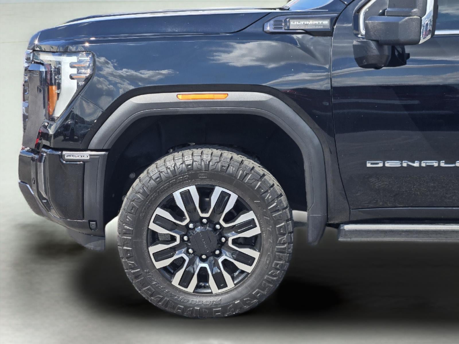 Used 2024 GMC Sierra 2500 Denali Ultimate w/ Max Trailering Package AWD/4WD image 9