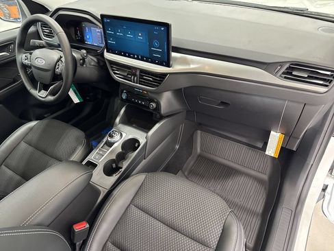 New 2025 Ford Escape SE w/ Class II Trailer Tow Package FWD image 34