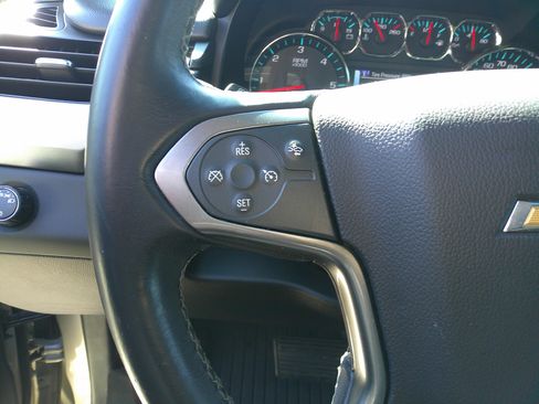 Used 2017 Chevrolet Suburban LT image 20