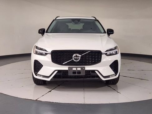 Certified 2025 Volvo XC60 B5 Core AWD/4WD image 9