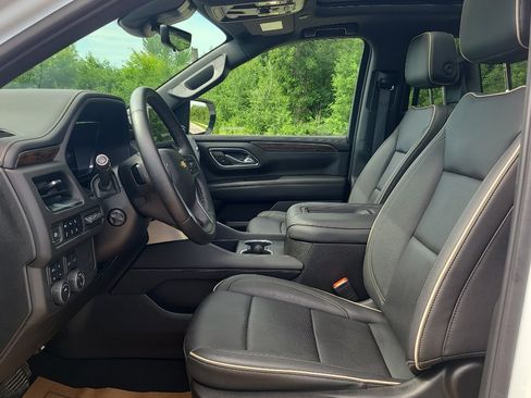 Used 2024 Chevrolet Suburban Premier AWD/4WD image 14