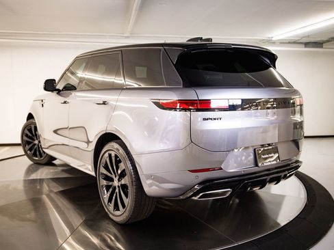 Used 2025 Land Rover Range Rover Sport Dynamic SE AWD/4WD image 3