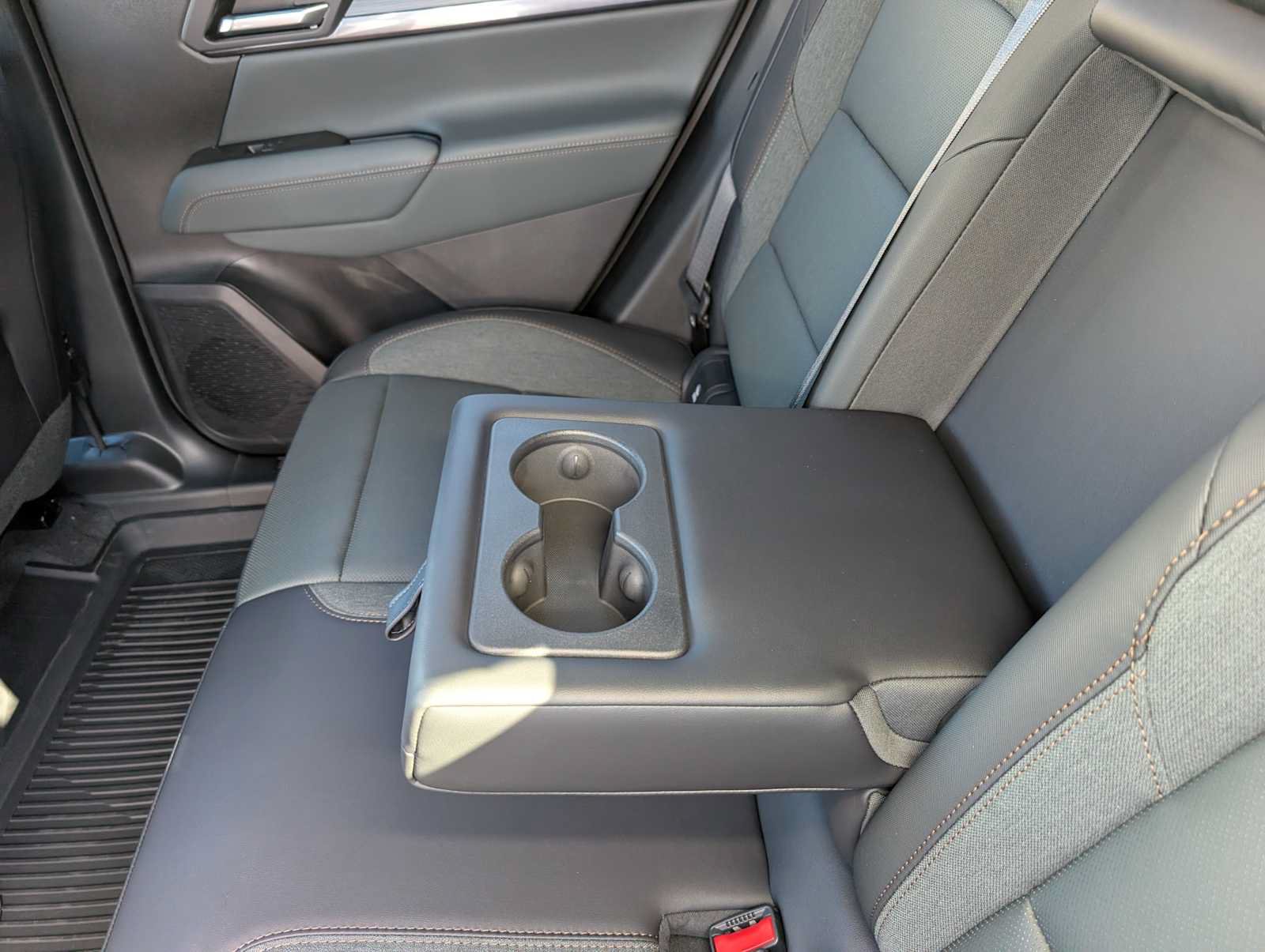New 2027 GMC Terrain AT4 w/ LPO, Floor Liner Package AWD/4WD image 16