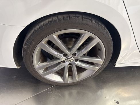 Used 2017 Volkswagen Passat 1.8T R-Line w/ R-Line Lighting Package FWD image 14