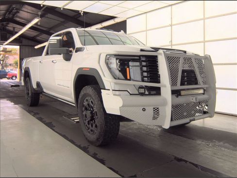 Used 2024 GMC Sierra 3500 Denali Ultimate AWD/4WD image 4
