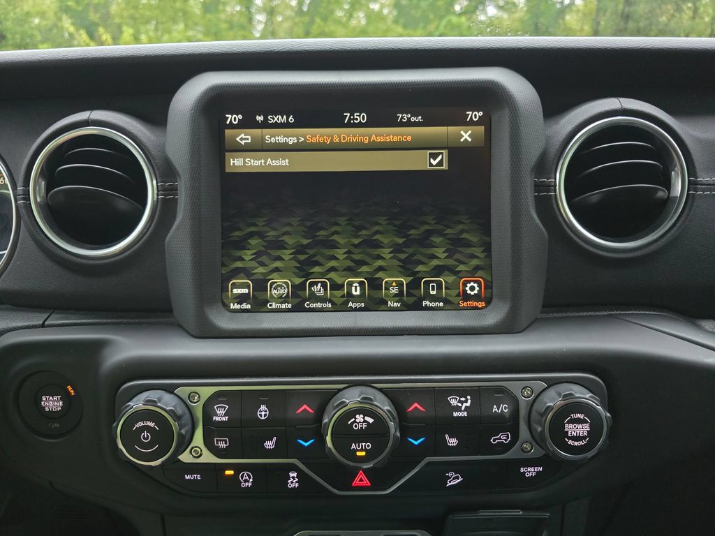 Used 2018 Jeep Wrangler Unlimited Sahara w/ Cold Weather Group AWD/4WD image 30