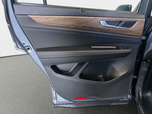 Certified 2025 Volkswagen Atlas SE image 11