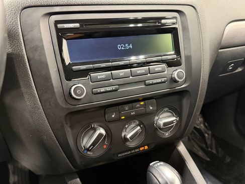 Used 2013 Volkswagen Jetta TDI FWD image 40