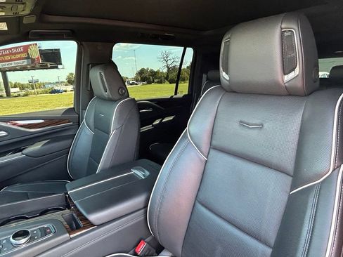 Used 2024 Cadillac Escalade ESV Premium Luxury w/ Performance Package AWD/4WD image 18