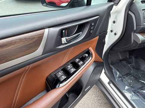 Used 2017 Subaru Outback 2.5i Touring image 15