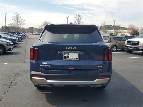 New 2025 Kia Sorento S image 5