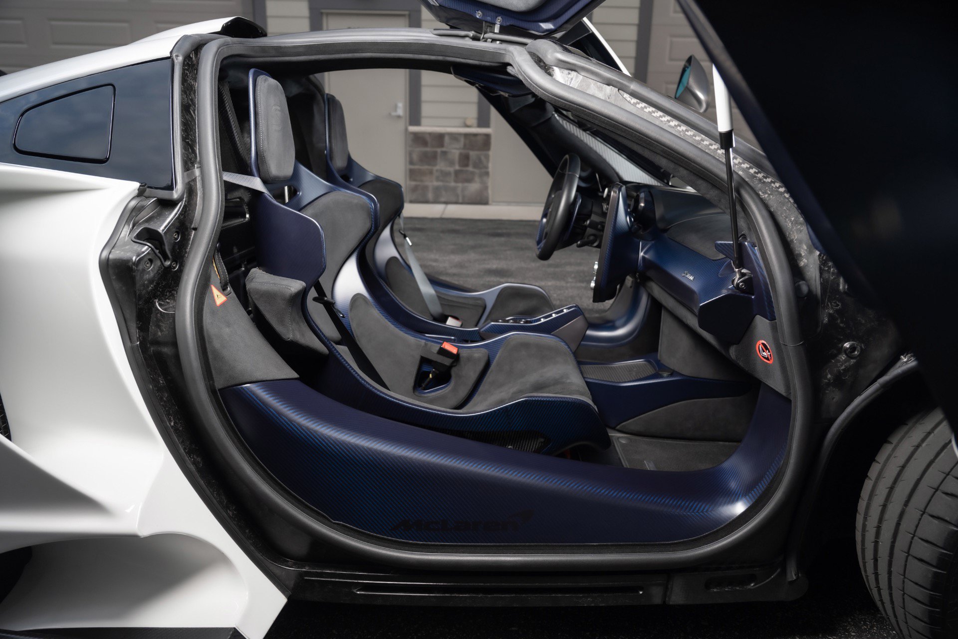 Used 2019 McLaren Senna RWD image 38
