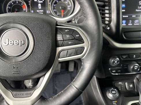 Used 2018 Jeep Cherokee Latitude Plus w/ Cold Weather Group AWD/4WD image 13