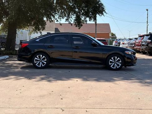 Used 2022 Honda Civic LX image 2