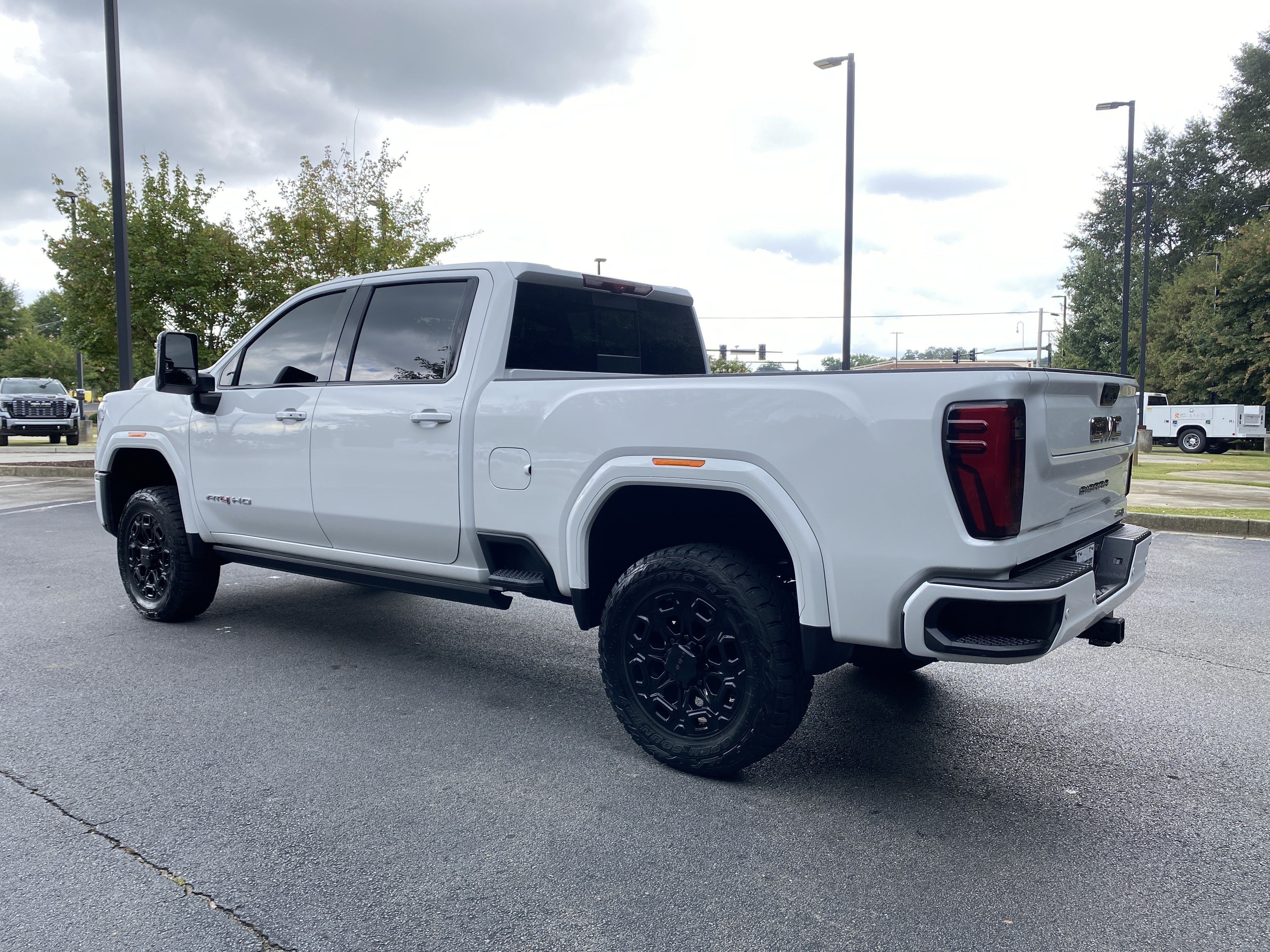 Used 2025 GMC Sierra 2500 AT4 w/ AT4 Premium Plus Package AWD/4WD image 7