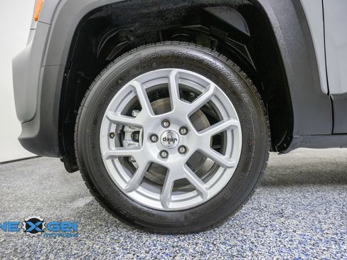 Used 2022 Jeep Renegade Latitude w/ Convenience Group AWD/4WD image 47