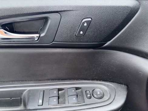 Used 2017 Chevrolet Traverse LT w/ Style and Technology Package image 30