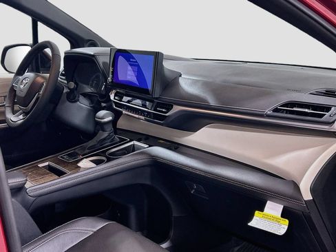 New 2026 Toyota Sienna Limited FWD image 29